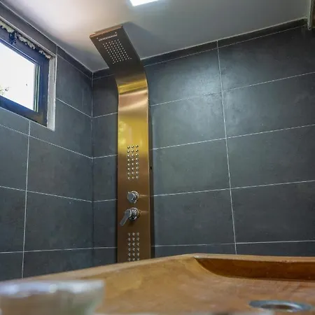 Thethi Villa *