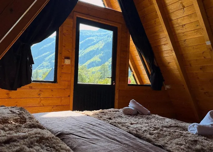 Thethi וילה טת